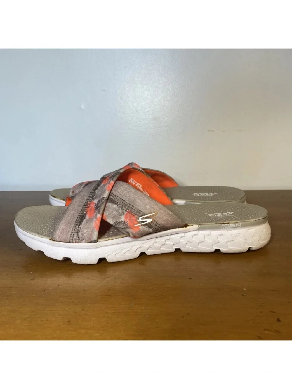 Skechers Women’s 8 On The Go 400 Tropical Cross-Over Grey Orange Sandals Slides